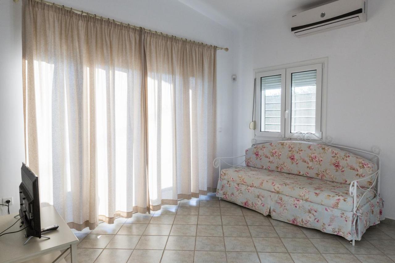 Moriel Seaside Homes Suites Елия Екстериор снимка